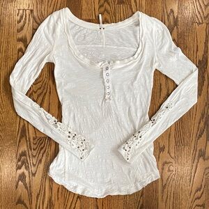 Free People cream henley with lace beaded  sleeves, size XS. Excellent condition
